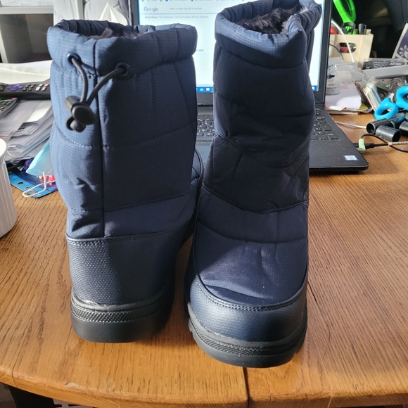 Man's Snow Boots - Picture 6 of 9